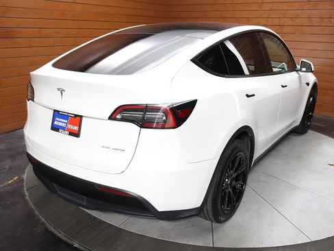 Used 2023 Tesla Model Y Long Range image 18
