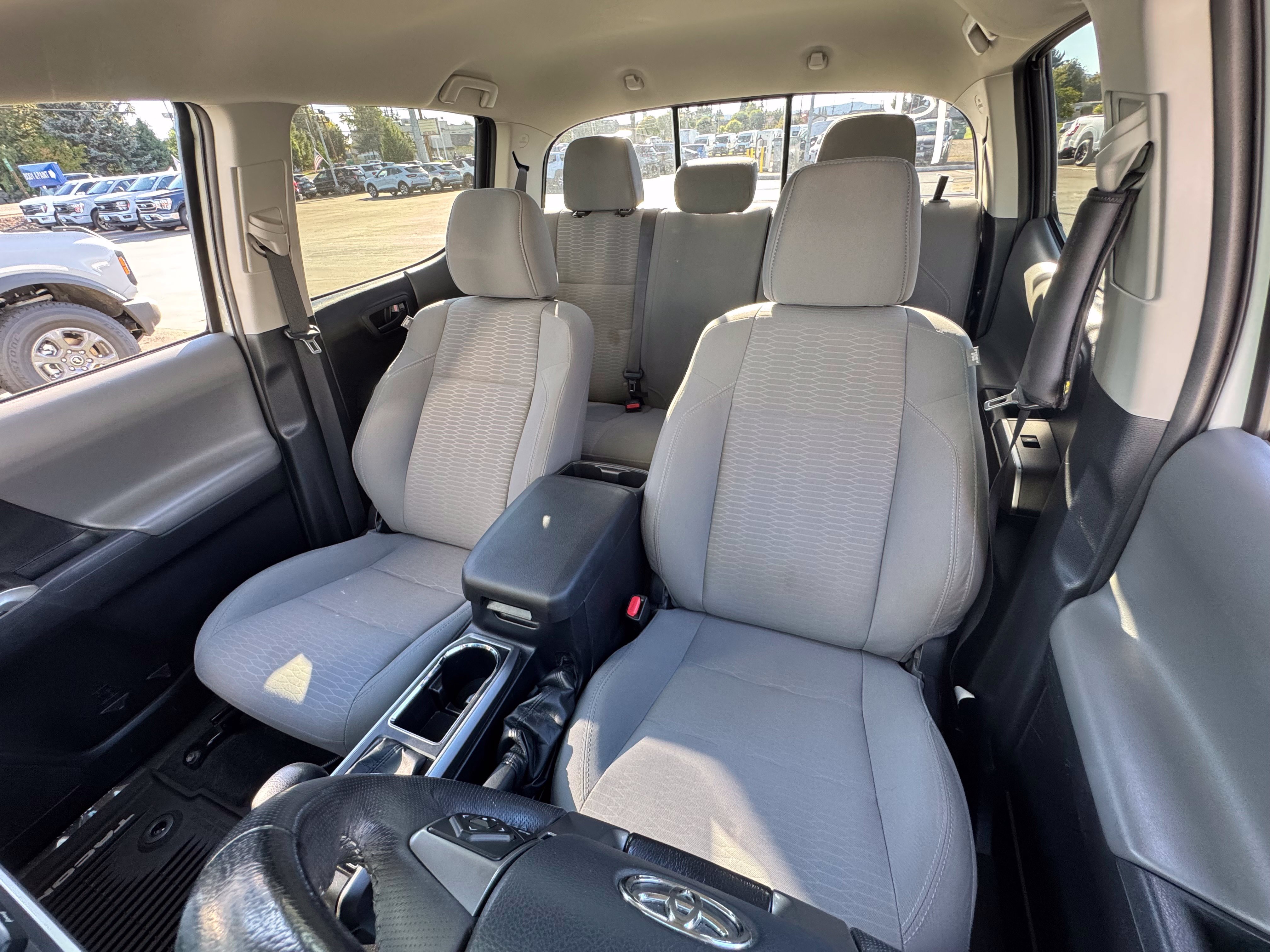 Used 2019 Toyota Tacoma SR5 AWD/4WD image 13