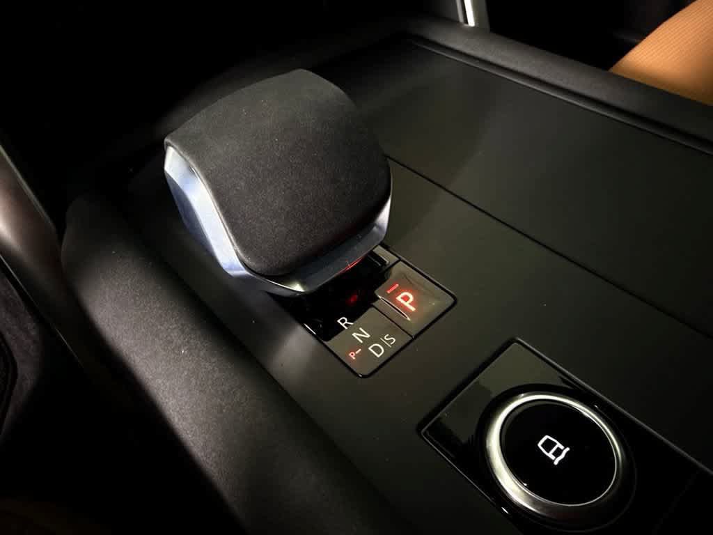 New 2026 Land Rover Discovery Limited Edition AWD/4WD image 43