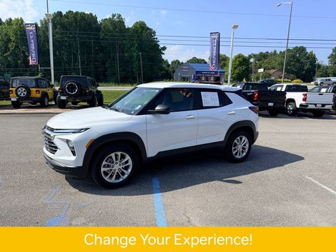 Used 2024 Chevrolet TrailBlazer LS w/ LS Convenience Package FWD image 2