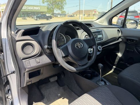 Used 2014 Toyota Yaris L FWD image 9