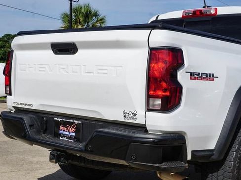 Used 2023 Chevrolet Colorado Trail Boss w/ Technology Package AWD/4WD image 5