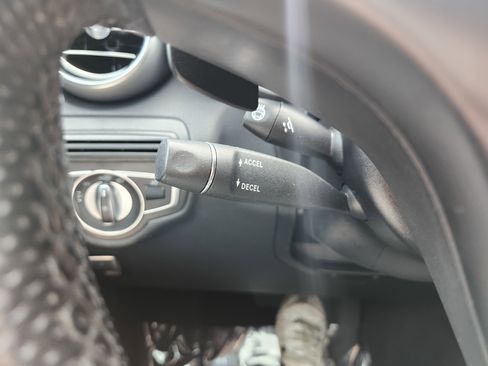 Used 2018 Mercedes-Benz GLC 300 4MATIC w/ Multimedia Package image 38