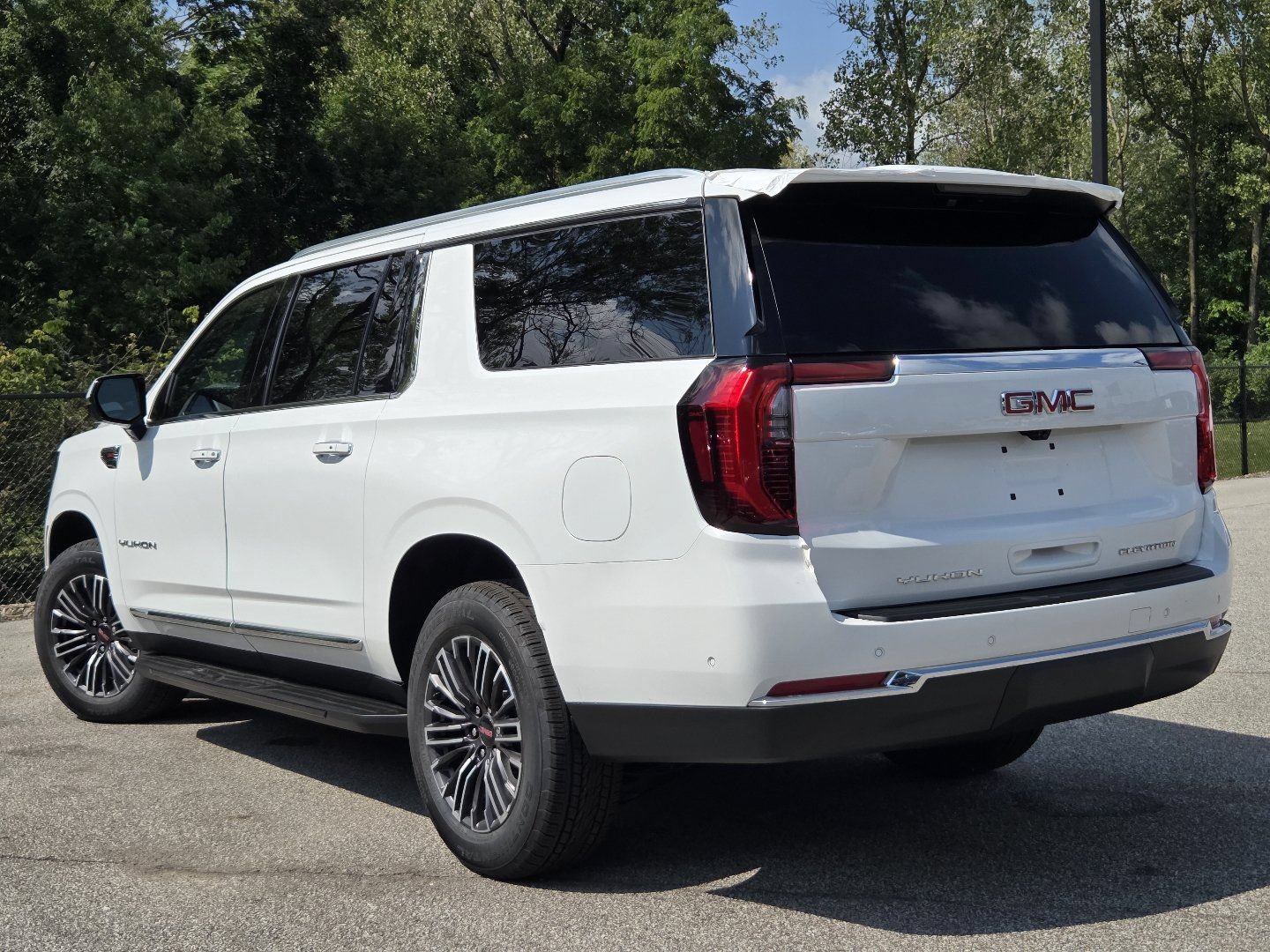New 2026 GMC Yukon XL Elevation AWD/4WD image 16