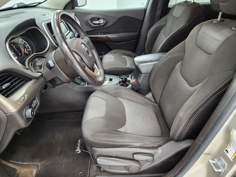 Used 2014 Jeep Cherokee Latitude FWD image 8