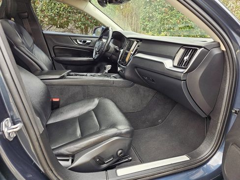 Used 2020 Volvo S60 T5 Momentum image 32