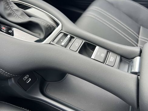 Used 2027 Honda HR-V EX-L image 17