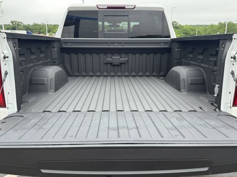 Used 2021 Chevrolet Silverado 1500 LTZ AWD/4WD image 5