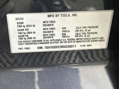 Used 2024 Tesla Model Y Long Range AWD/4WD image 12