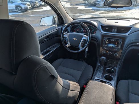 Used 2016 Chevrolet Traverse LT w/ Style and Technology Package FWD image 9