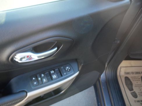 Used 2017 Jeep Cherokee Latitude w/ True North Edition image 17