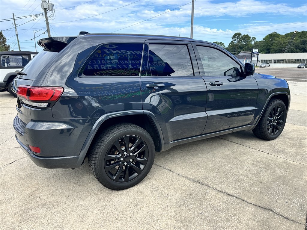 Used 2017 Jeep Grand Cherokee Altitude RWD image 5