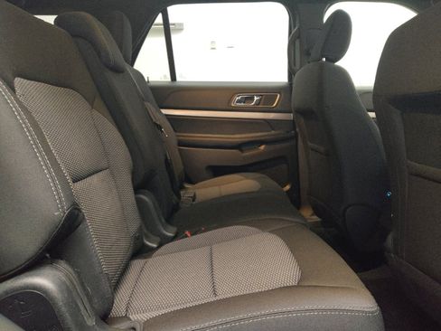 Used 2018 Ford Explorer XLT AWD/4WD image 19