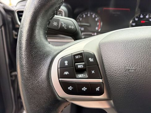 Used 2023 Ford Explorer Limited w/ Equipment Group 301A AWD/4WD image 18