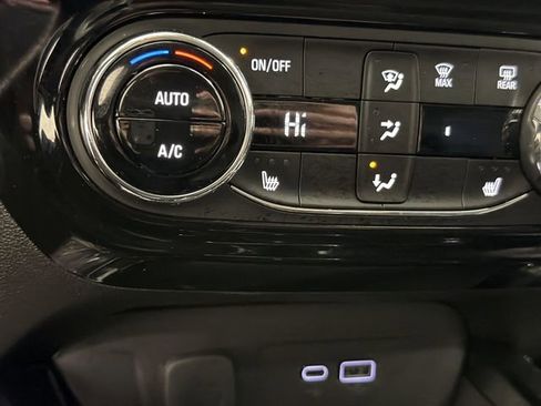 Used 2025 Chevrolet Trax LT w/ LT Convenience Package image 26