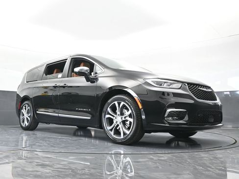 New 2026 Chrysler Pacifica Pinnacle image 70