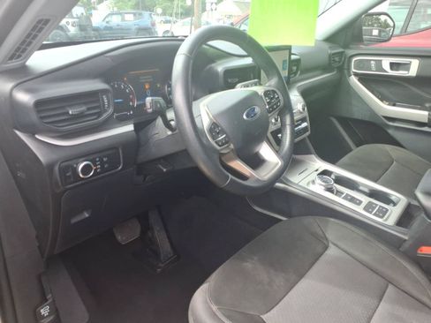 Used 2024 Ford Explorer XLT RWD image 18