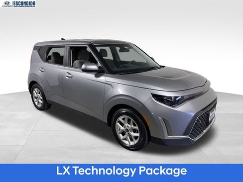Used 2023 Kia Soul LX w/ LX Technology Package FWD image 7