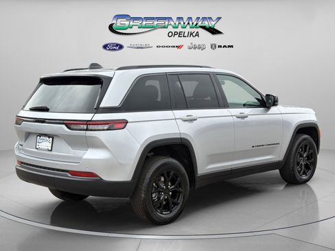 New 2026 Jeep Grand Cherokee Altitude image 7