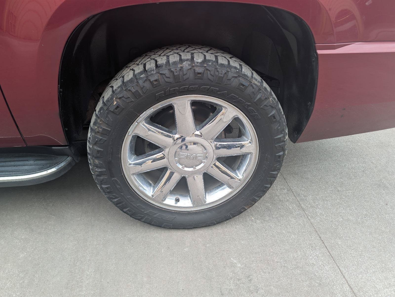 Used 2011 GMC Yukon XL Denali AWD/4WD image 10