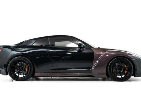 Used 2015 Nissan GT-R Premium AWD/4WD image 5
