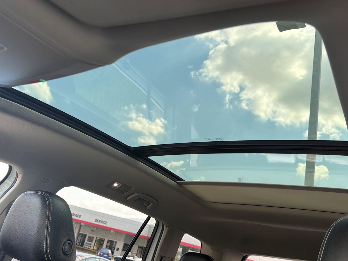 Used 2022 Volkswagen Atlas SE w/ Panoramic Sunroof Package FWD image 34