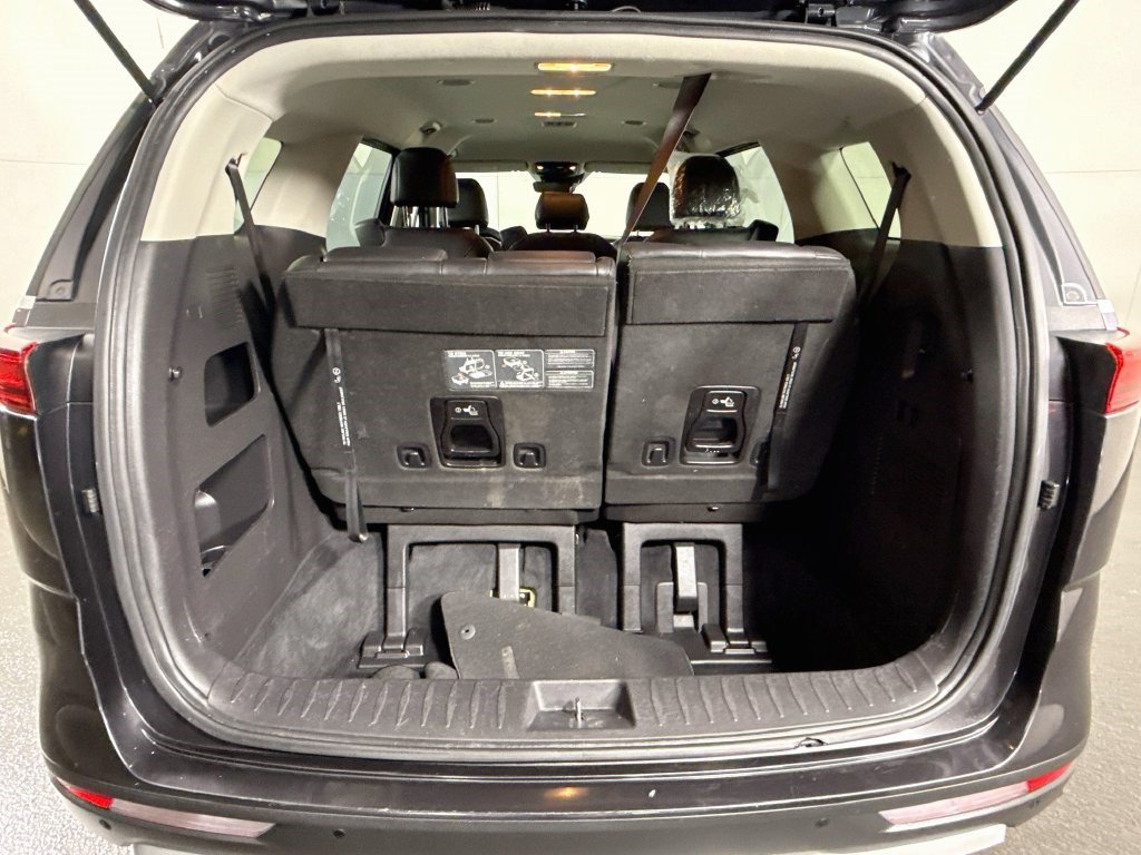 Used 2023 Kia Carnival LX FWD image 32