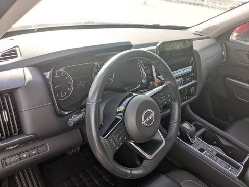 Used 2024 Nissan Pathfinder SL w/ SL Premium Package FWD image 10