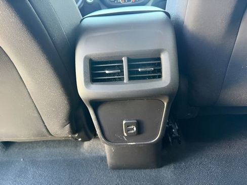 Used 2024 Chevrolet Equinox LT FWD image 18