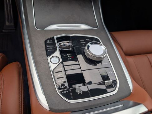 Certified 2025 BMW X7 M60i image 18