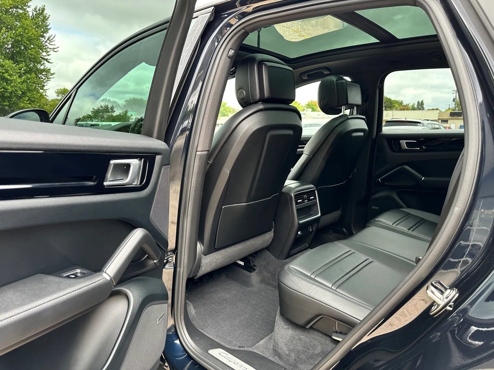 Used 2019 Porsche Cayenne AWD/4WD image 16