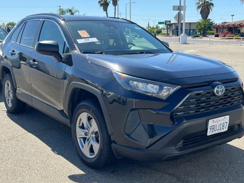 Used 2022 Toyota RAV4 LE AWD/4WD image 3