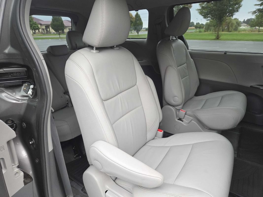 Used 2016 Toyota Sienna XLE w/ XLE Navigation Package AWD/4WD image 16