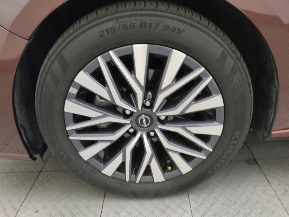 Used 2025 Nissan Altima 2.5 SV FWD image 31