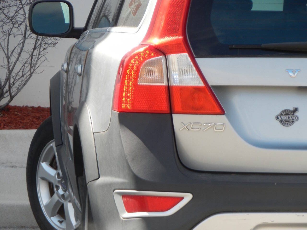 Used 2010 Volvo XC70 3.2 AWD/4WD image 1