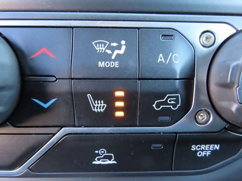 Certified 2022 Jeep Wrangler Unlimited Sahara w/ Cold Weather Group image 8