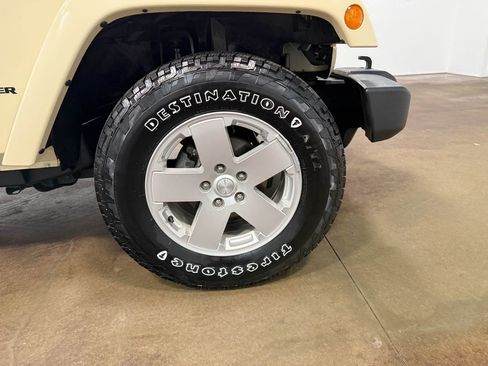 Used 2011 Jeep Wrangler Sahara w/ Connectivity Group AWD/4WD image 86