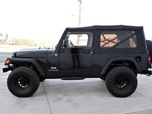 Used 2005 Jeep Wrangler Unlimited w/ Security Group AWD/4WD image 4