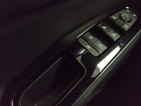 Used 2022 Nissan Pathfinder SL w/ SL Black Package FWD image 27