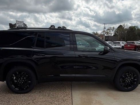 New 2026 Chevrolet Traverse LT w/ Midnight/Sport Edition image 2