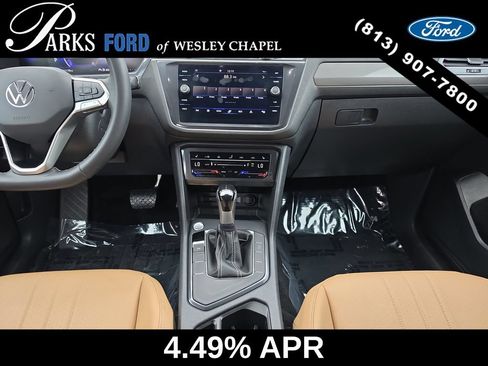 Used 2024 Volkswagen Tiguan SE w/ Panoramic Sunroof Package FWD image 14