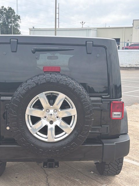 Used 2018 Jeep Wrangler Unlimited Sahara w/ Connectivity Group AWD/4WD image 4