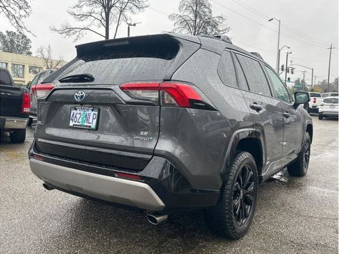 Used 2022 Toyota RAV4 SE image 8