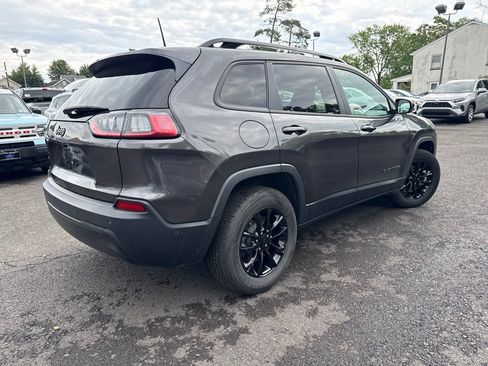 Used 2023 Jeep Cherokee Altitude Lux w/ Mopar Interior Package AWD/4WD image 4