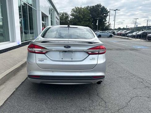 Used 2017 Ford Fusion SE w/ Equipment Group 201A FWD image 3