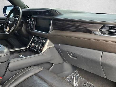 Used 2021 GMC Yukon Denali w/ Denali Premium Package image 24