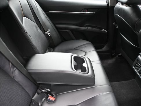 Used 2020 Toyota Camry XLE image 20