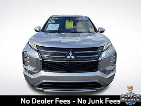Used 2025 Mitsubishi Outlander SE FWD image 2