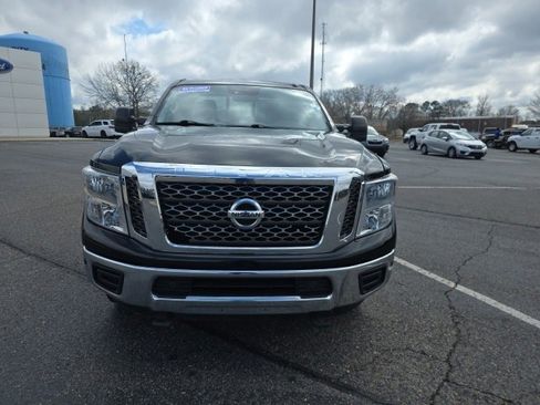 Used 2018 Nissan Titan SV w/ SV Convenience Package image 8