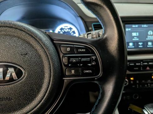 Used 2019 Kia Niro EX FWD image 16